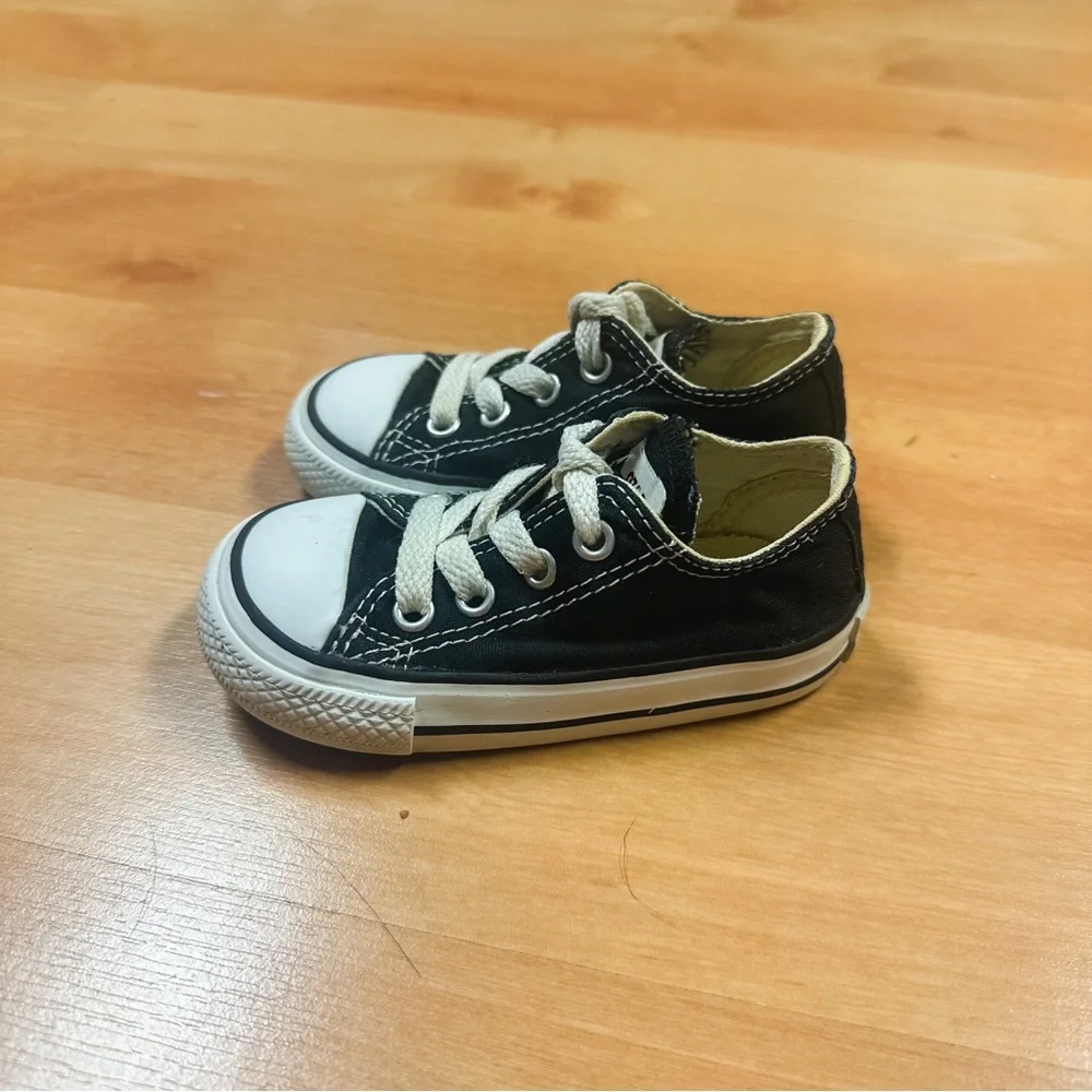 Converse Black & White Chuck Taylor All Star Low Top Lace Up Sneaker Toddler 5